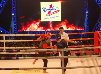 Minh Tiến chiến thắng trong trận thách đấu Muay Thái