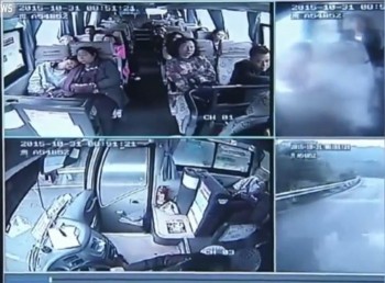 [VIDEO] Camera cận cảnh một vụ tai nạn xe khách thảm khốc