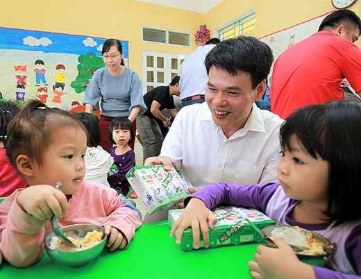 vinamilk ho tro 3 ty dong cho nguoi dan vung lu