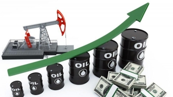 Giá dầu thô tăng nhẹ do lo ngại thiếu hụt nguồn cung
