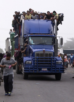 Đoàn di dân tiến đến "tuyến đường tử thần" ở Mexico