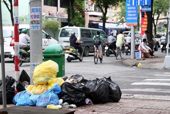 Nhức nhối đường phố ngập… rác thải