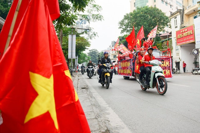 hang tram co dong vien dieu hanh truoc tran viet nam gap campuchia