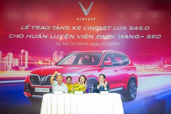 Vinfast tặng xe Lux Sa2.0 phiên bản cao cấp cho HLV Park Hang-Seo