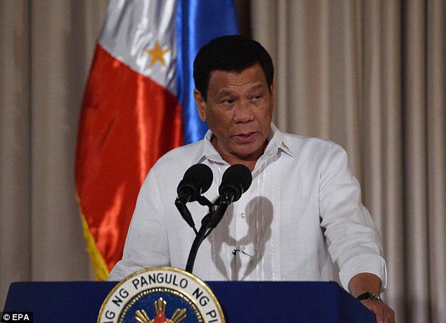Tổng thống Philippines nói từng ném xác nhiều trùm ma túy xuống biển và khe núi