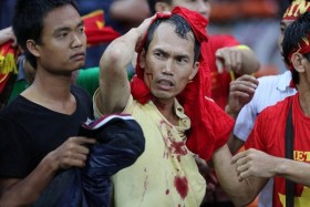 [VIDEO] CĐV Malaysia tràn qua khán đài đánh CĐV Việt Nam