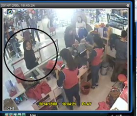 [VIDEO] Trộm túi tiền của "bà bầu" trong cửa hàng thời trang Canifa