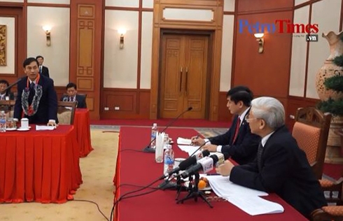 [PetroTimes TV] Tổng Bí thư Nguyễn Phú Trọng "truy bài" Bí thư Chi bộ tiêu biểu