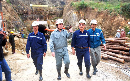 Tỉnh Quảng Ninh thưởng nóng 18 thợ đào lò TKV tham gia cứu hộ ở Lâm Đồng