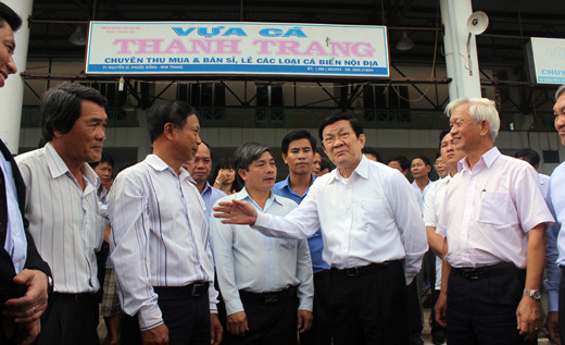 Chủ tịch nước Trương Tấn Sang thăm ngư dân Khánh Hòa