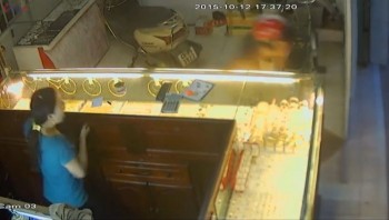 [VIDEO] Cướp trắng trợn 2 sợi dây chuyền ở Lâm Đồng