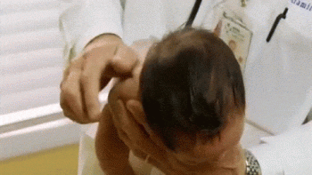 [VIDEO] Tuyệt chiêu dỗ bé nín khóc hiệu quả nhất
