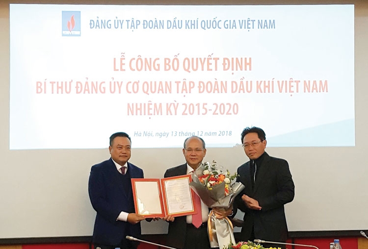 cong bo quyet dinh bi thu dang uy co quan tap doan dau khi viet nam