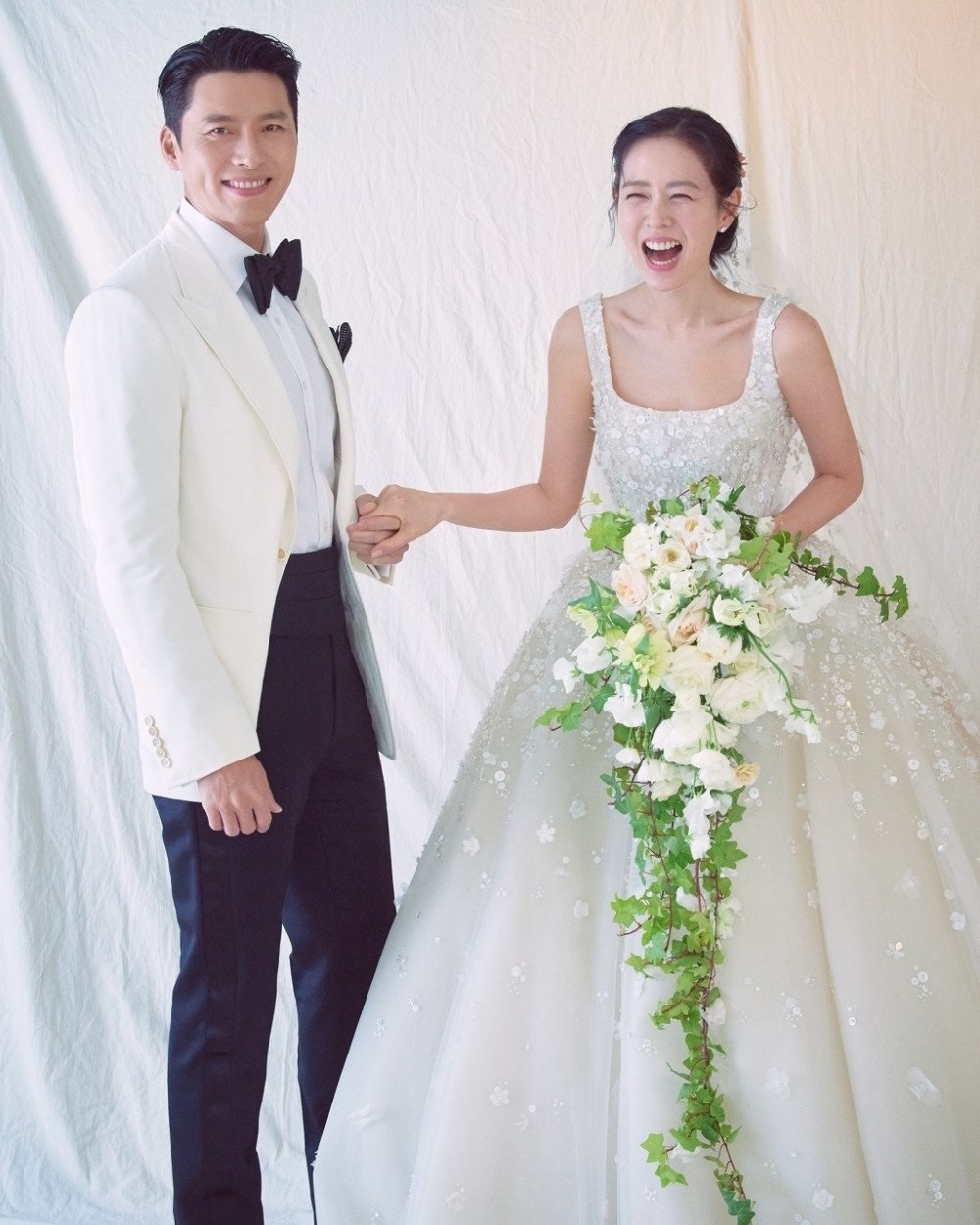 Ảnh cưới của cặp ngôi sao hàng đầu Hyun Bin và Son Ye Jin