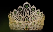Lộ diện chiếc vương miện đá quý đắt đỏ của Hoa hậu Hoàn vũ Thái Lan 2022