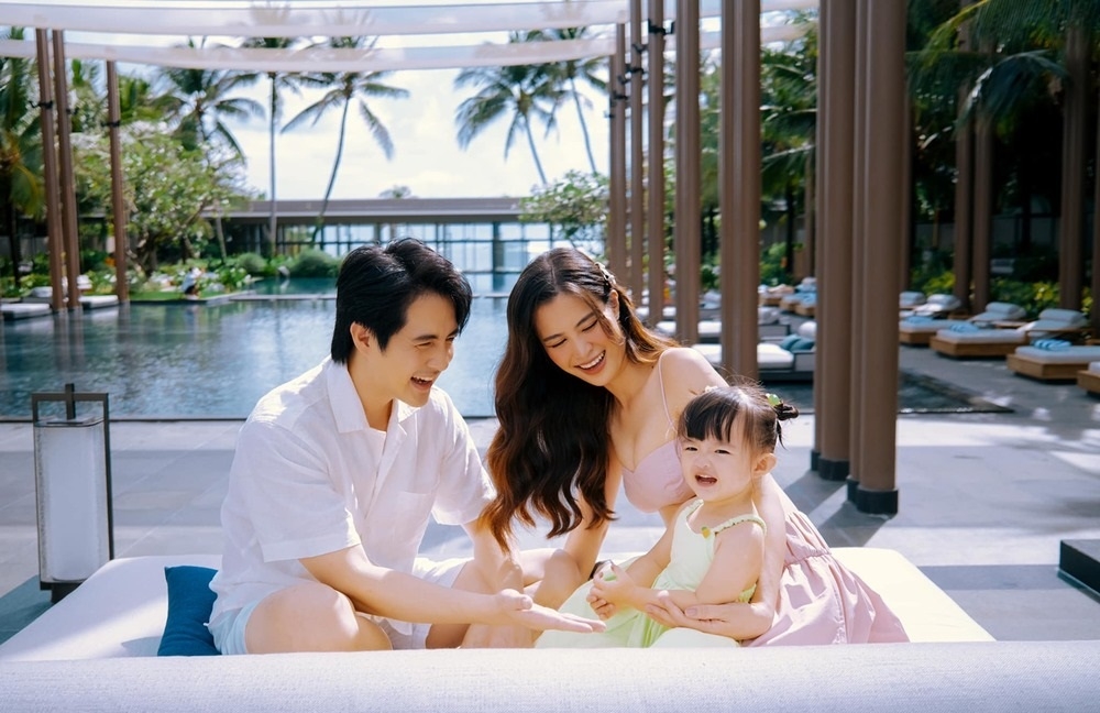 Ngắm bộ ảnh gia đình hạnh phúc viên mãn của vợ chồng Đông Nhi - Ông Cao Thắng