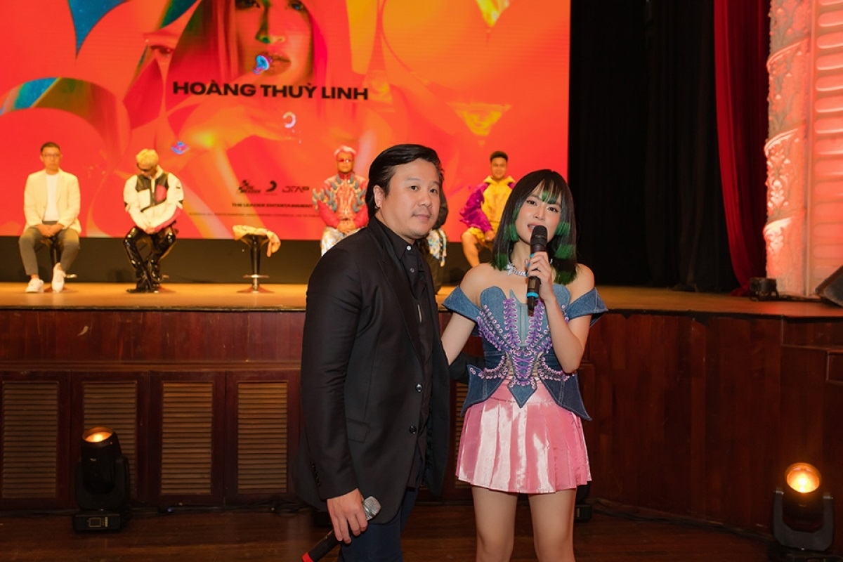 Sao Việt hôm nay 12/8: Hoàng Thùy Linh ra mắt album 