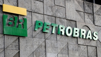 Brazil: Hoãn quyết định về việc bán nhà máy lọc dầu của Petrobras