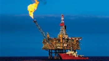 Giá dầu tăng trước nguy cơ OPEC cắt giảm sản lượng