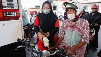 Indonesia tăng giá nhiên liệu lên 30%