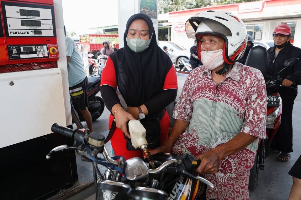 Indonesia tăng giá nhiên liệu được trợ giá lên 30%