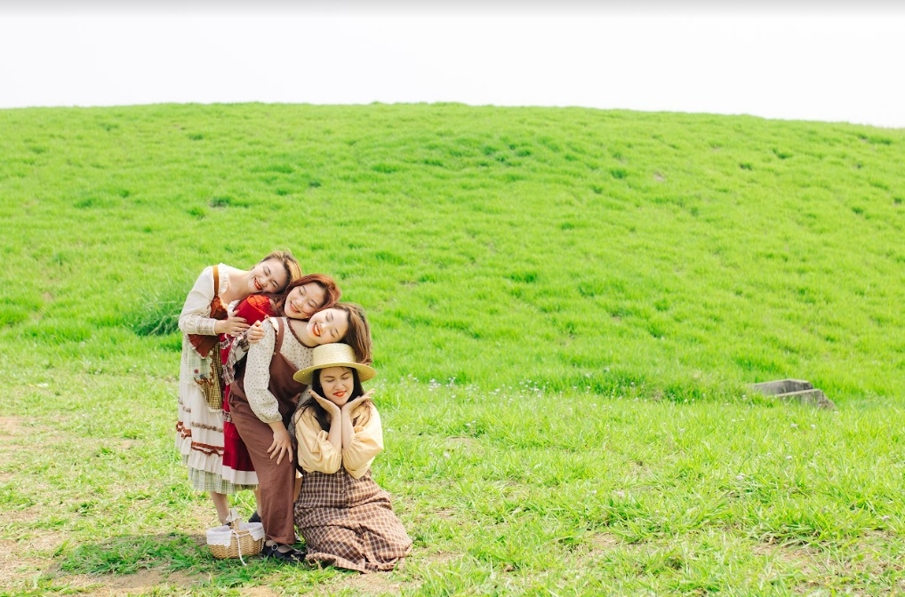 Theo chân 4 hot mom ghé thăm "đồng cỏ Windows" ở Mộc Châu