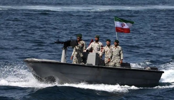 Iran bắt giữ một tàu nước ngoài buôn lậu dầu diesel