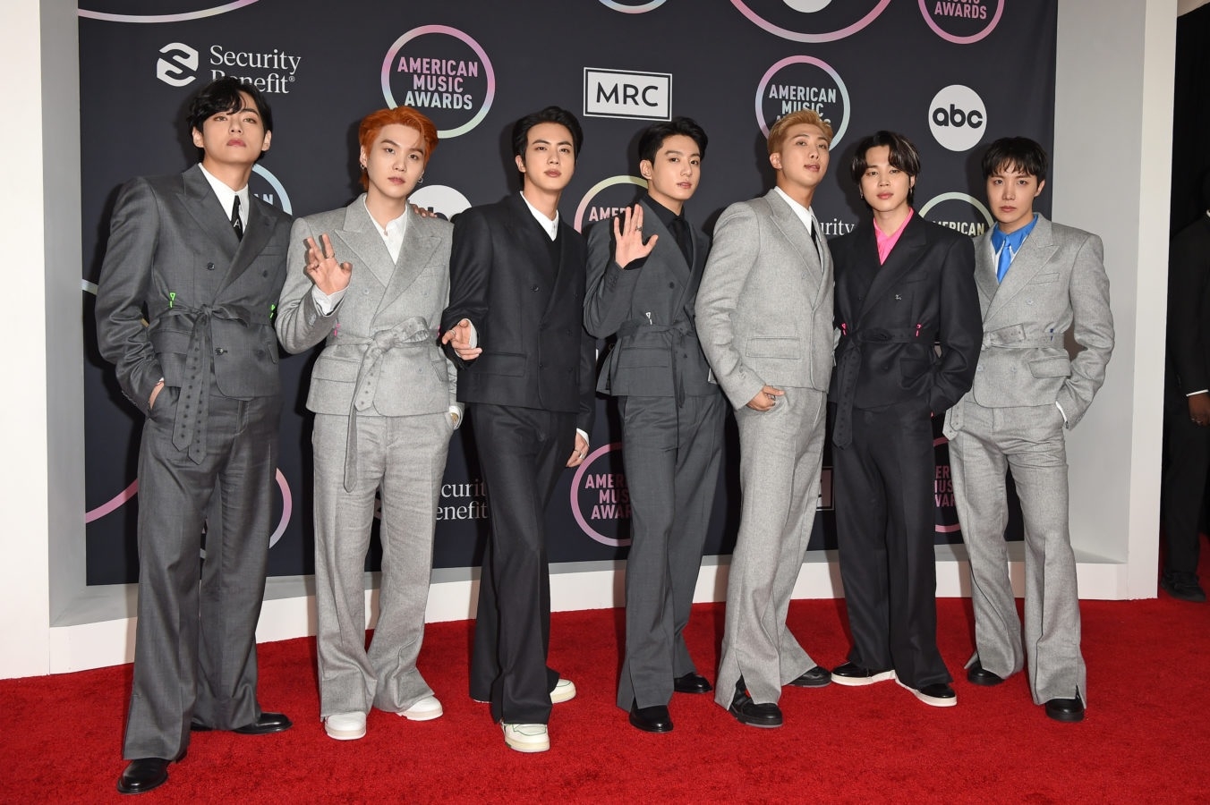 Sao Hàn ngày 23/11: BTS là nghệ sĩ châu Á đầu tiên và duy nhất thắng lớn tại American Music Awards
