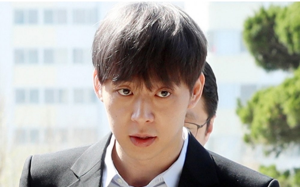 Sao Hàn ngày 24/12: Công ty cũ đệ đơn kiện Park Yoochun hơn 505 nghìn USD sau loạt scandal chấn động