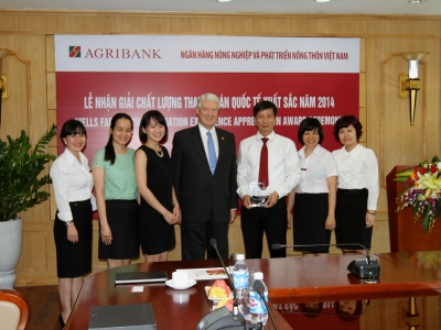 Agribank nhận giải Chất lượng Thanh toán xuất sắc năm 2014