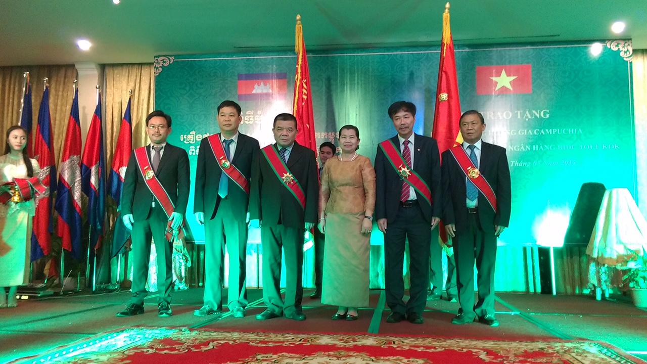 BIDV/BIDC được trao tặng Huân chương của Hoàng gia Campuchia