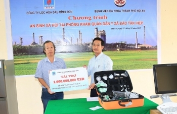 BSR trao thiết bị y tế tại Cù Lao Chàm