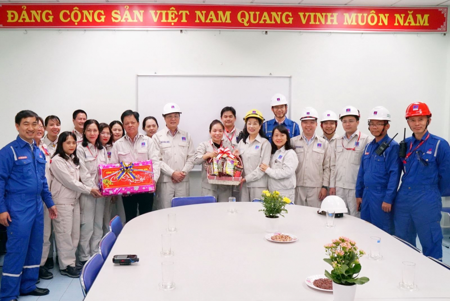 ban lanh dao bsr kiem tra cong tac van hanh san xuat va chuc tet nguoi lao dong