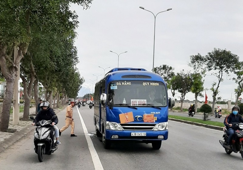 nam sinh lop 6 tu vong do va cham voi xe khach tren duong di chuc tet