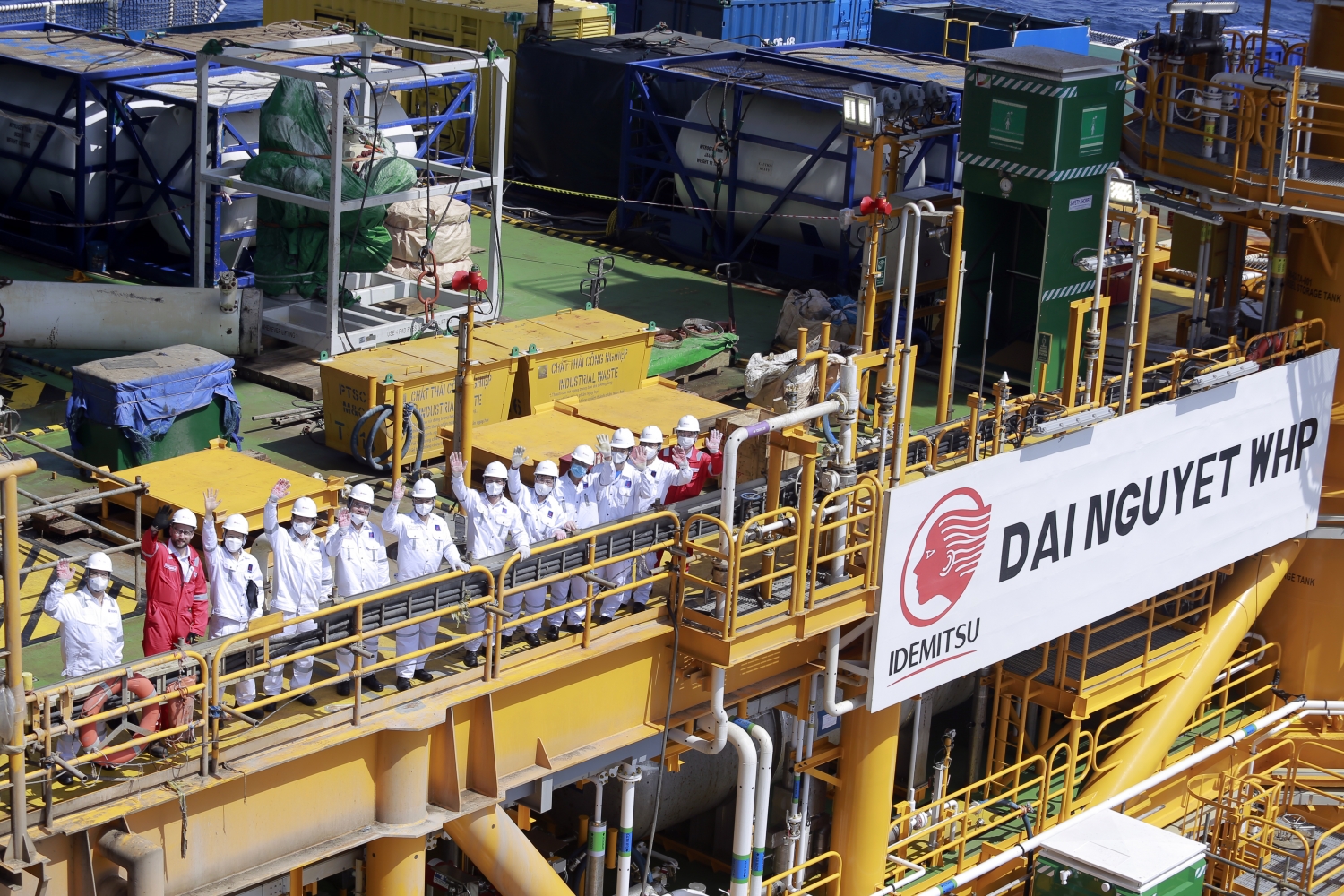 Tổng giám đốc Petrovietnam Lê Mạnh Hùng thăm và chúc Tết tại mỏ Sao Vàng - Đại Nguyệt Tổng Giám đốc Petrovietnam Lê Mạnh Hùng kiểm tra tình hình, làm việc tại mỏ Sao Vàng - Đại Nguyệt