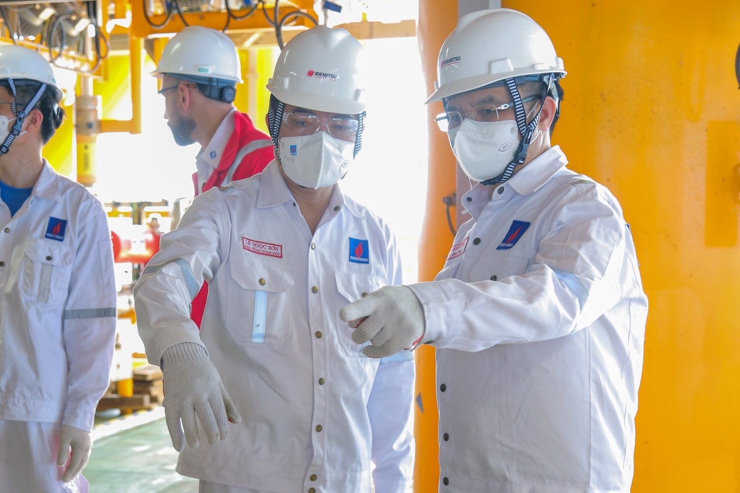 Tổng giám đốc Petrovietnam Lê Mạnh Hùng thăm và chúc Tết tại mỏ Sao Vàng - Đại Nguyệt Tổng Giám đốc Petrovietnam Lê Mạnh Hùng kiểm tra tình hình, làm việc tại mỏ Sao Vàng - Đại Nguyệt
