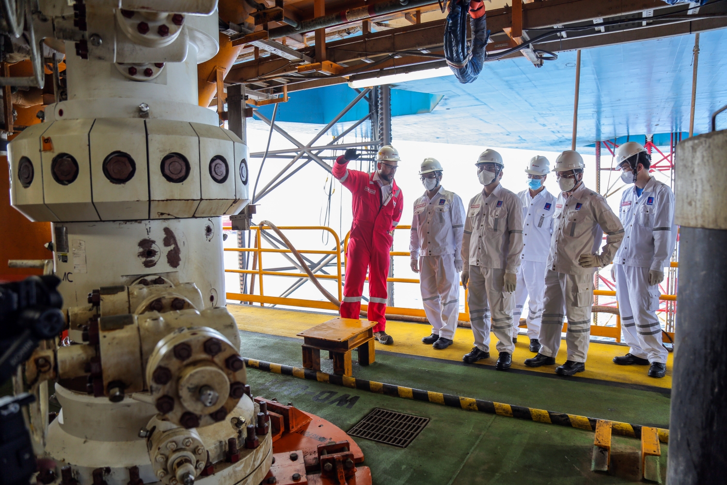 Tổng giám đốc Petrovietnam Lê Mạnh Hùng thăm và chúc Tết tại mỏ Sao Vàng - Đại Nguyệt Tổng Giám đốc Petrovietnam Lê Mạnh Hùng kiểm tra tình hình, làm việc tại mỏ Sao Vàng - Đại Nguyệt