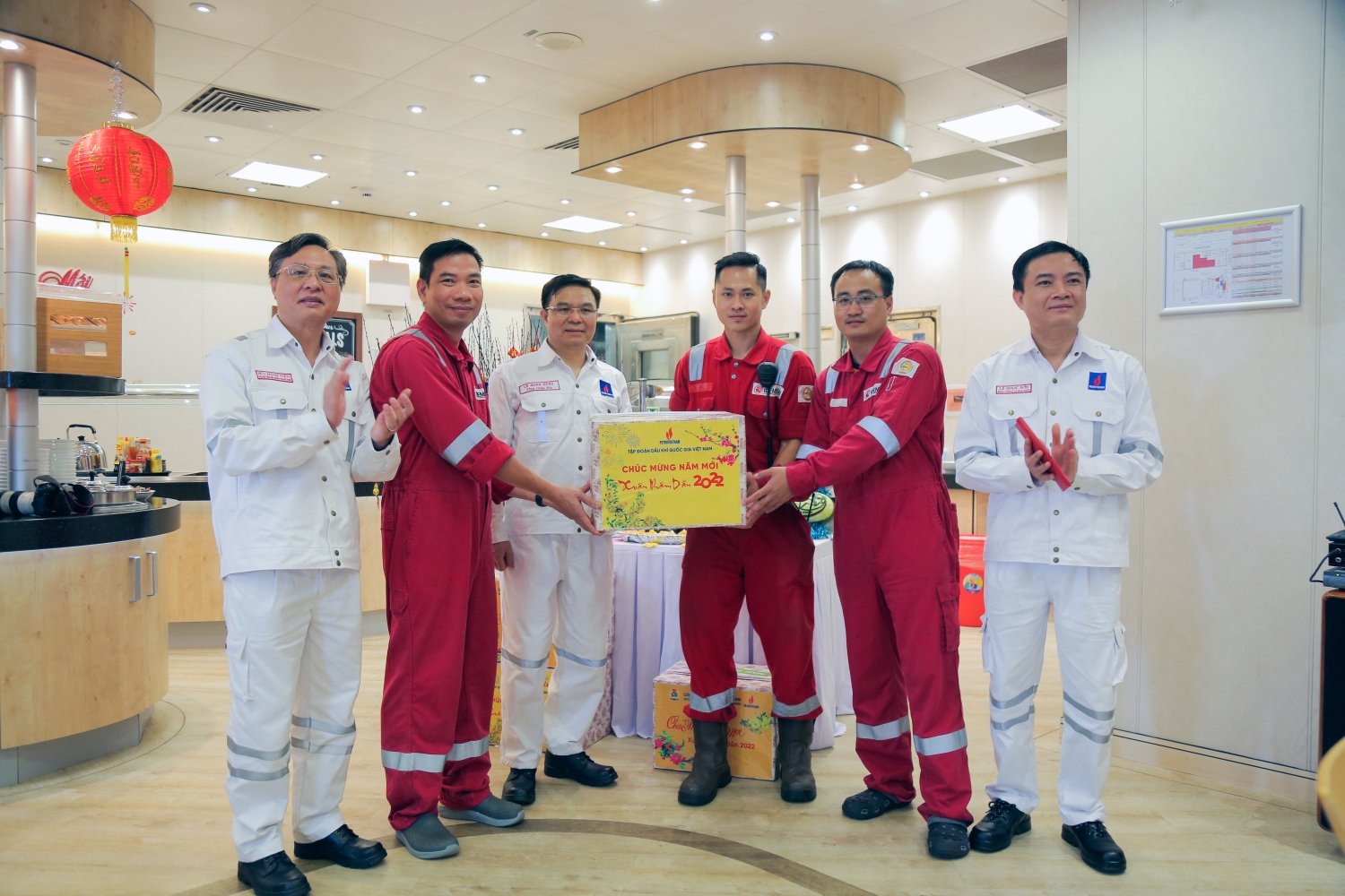 Tổng giám đốc Petrovietnam Lê Mạnh Hùng thăm và chúc Tết tại mỏ Sao Vàng - Đại Nguyệt Tổng Giám đốc Petrovietnam Lê Mạnh Hùng kiểm tra tình hình, làm việc tại mỏ Sao Vàng - Đại Nguyệt