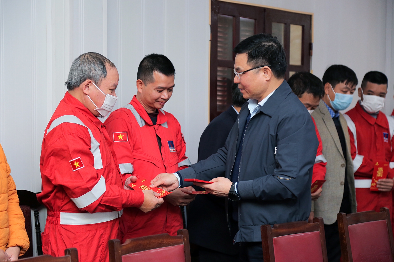 Tổng Giám đốc Petrovietnam Lê Mạnh Hùng thăm Khu lưu niệm Công trình khai thác dầu khí đầu tiên