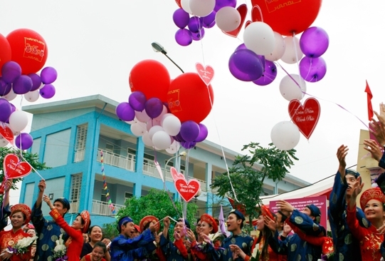 Chùm ảnh: Đám cưới tập thể đầu tiên ở Hà Nội
