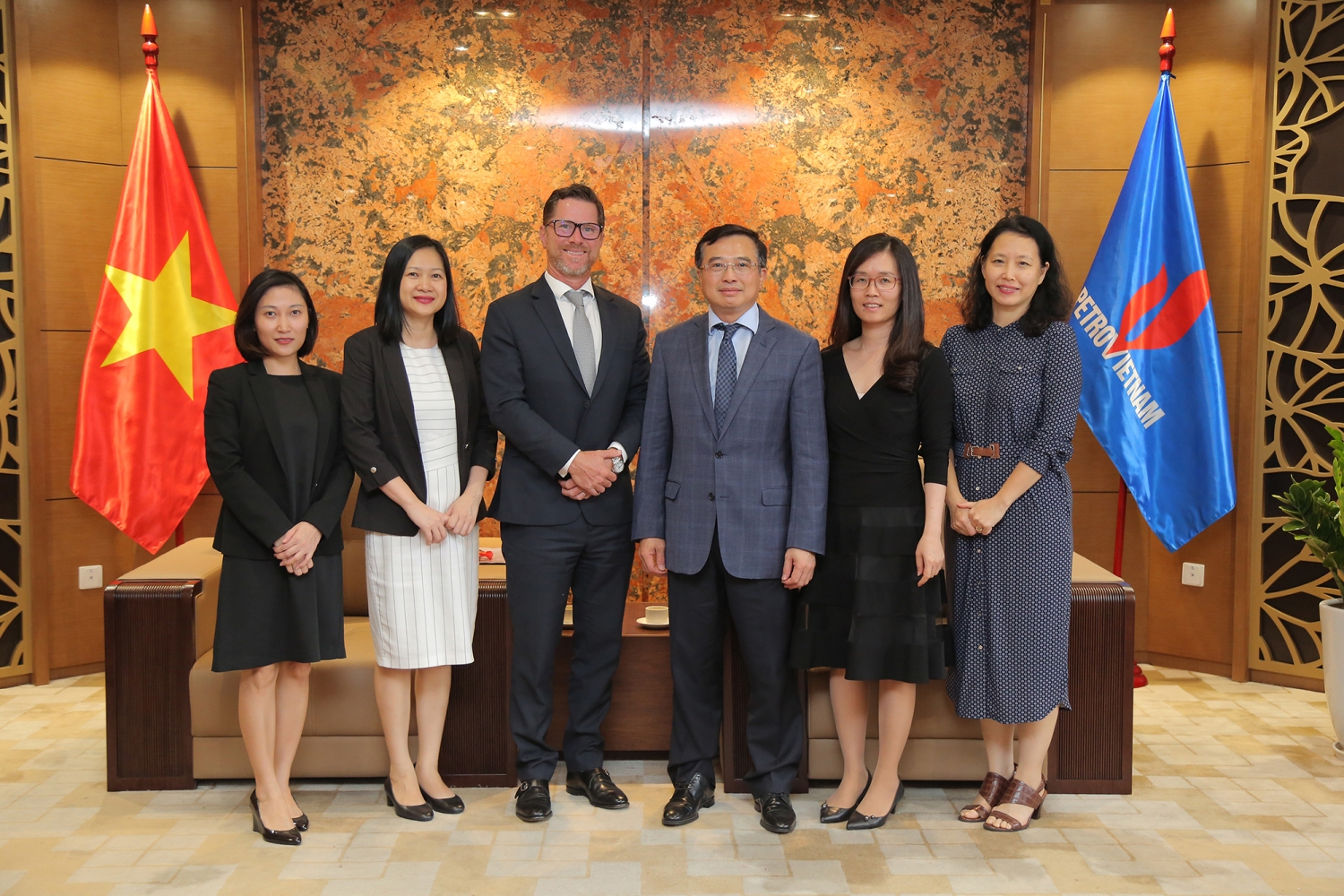 Chủ tịch HĐTV Petrovietnam Hoàng Quốc Vượng tiếp Tổng Giám đốc HSBC Việt Nam