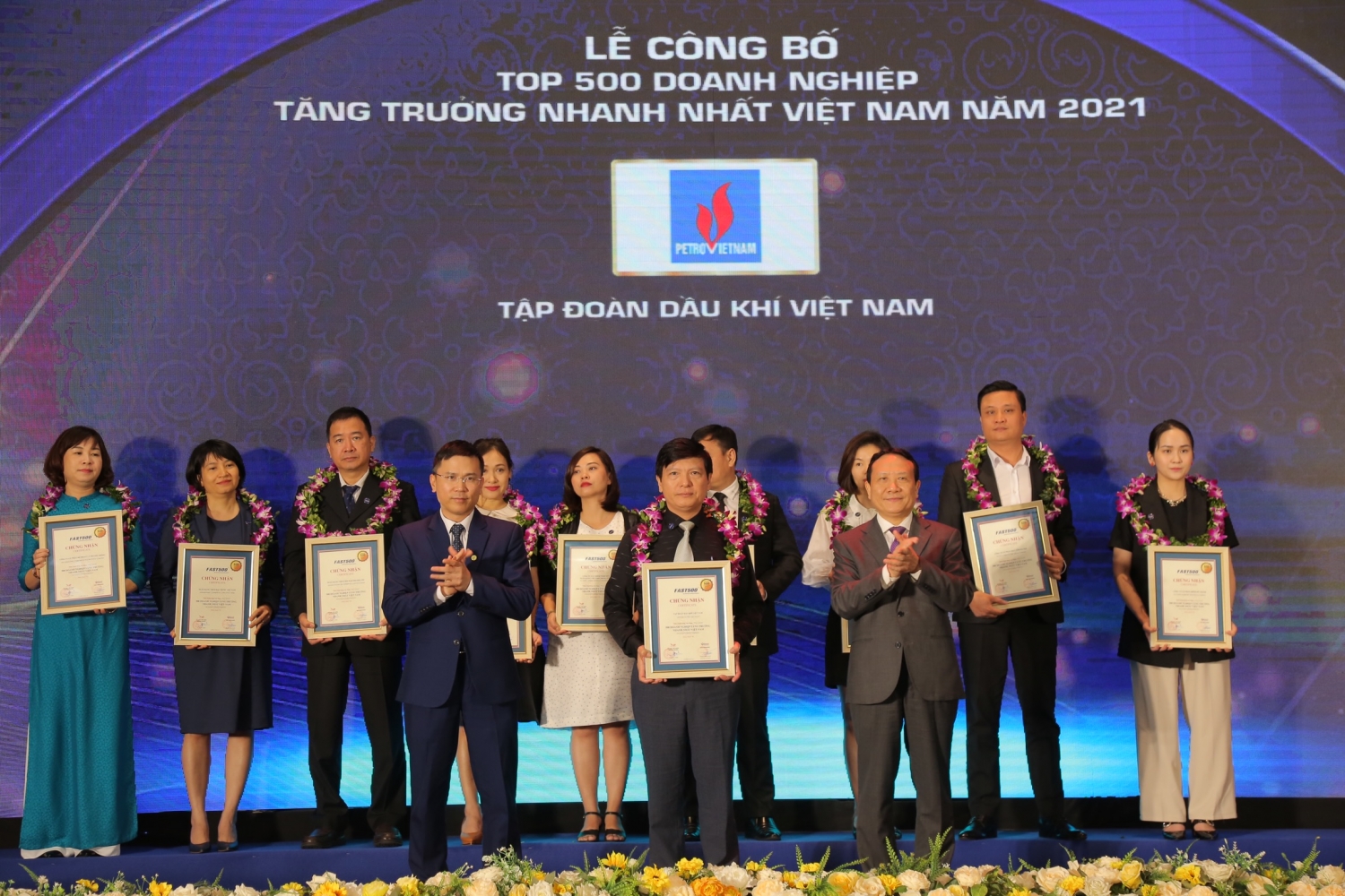 Petrovietnam nhận vinh danh Top 500 doanh nghiệp tăng trưởng nhanh nhất Việt Nam năm 2021