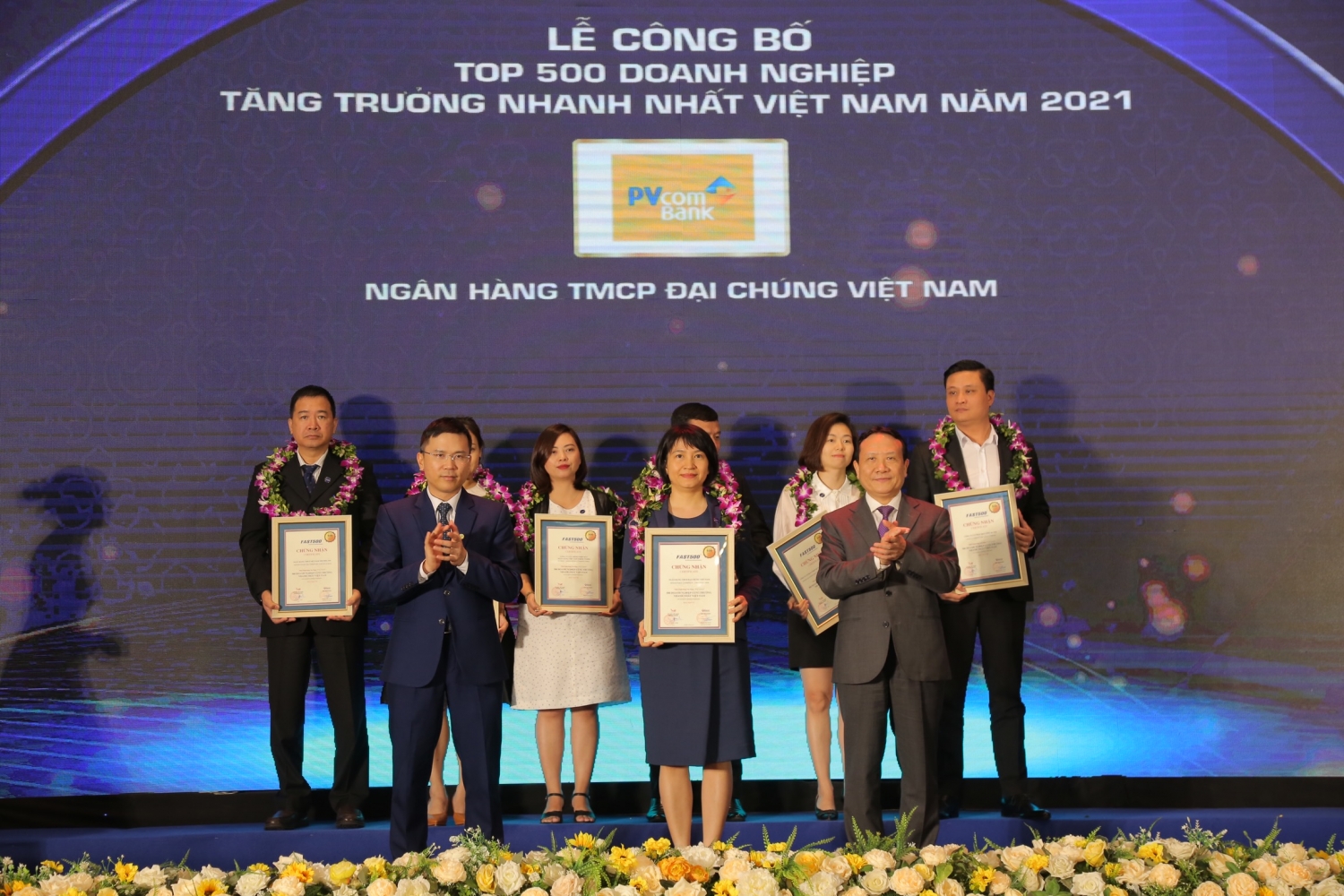 Petrovietnam nhận vinh danh Top 500 doanh nghiệp tăng trưởng nhanh nhất Việt Nam năm 2021