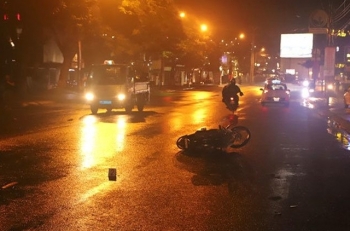 Lâm Đồng: Va chạm với xe tải trong đêm, 2 thanh niên nguy kịch