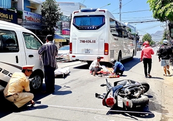 Thanh niên đi xe máy bỏ trốn sau khi gây tai nạn chết người
