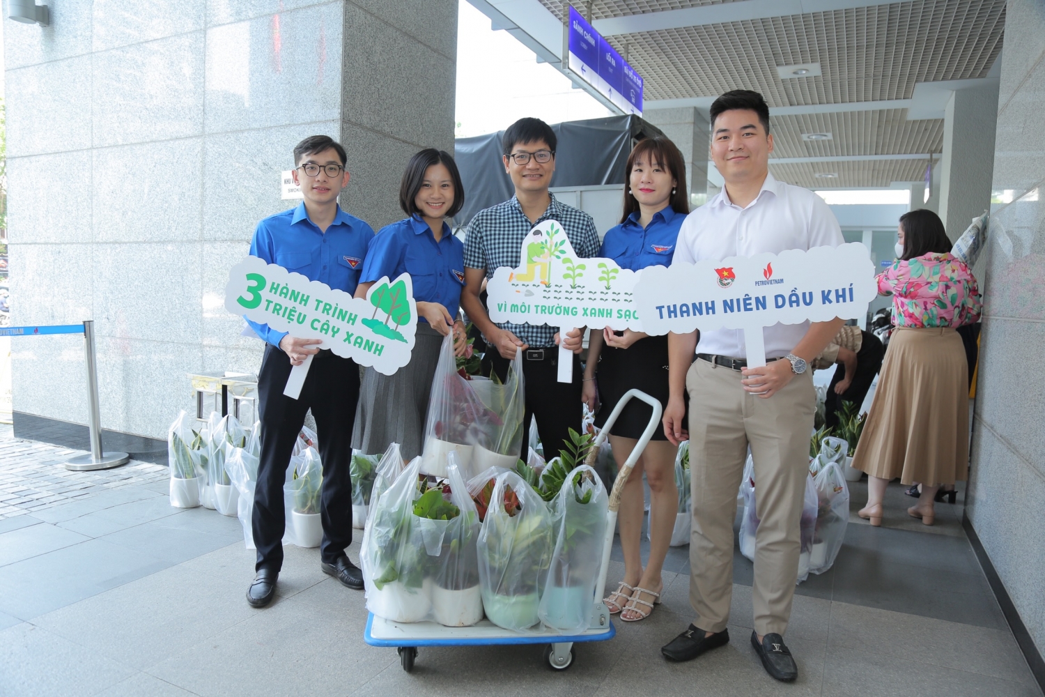 Đoàn Thanh niên Cơ quan Tập đoàn Dầu khí Việt Nam hưởng ứng chương trình 3 triệu cây xanh