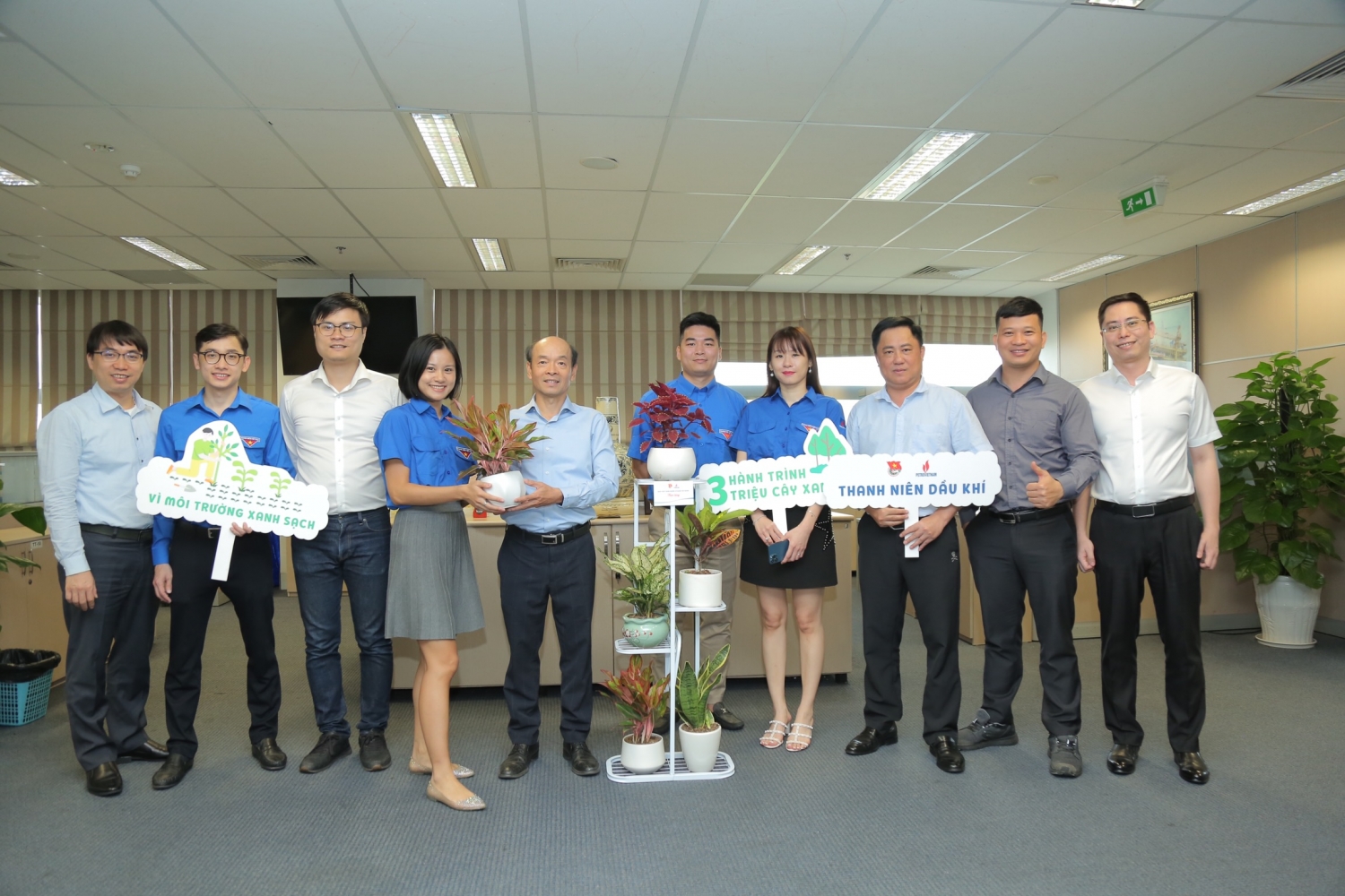 Đoàn Thanh niên Cơ quan Tập đoàn Dầu khí Việt Nam hưởng ứng chương trình 3 triệu cây xanh