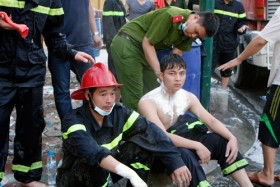 Cận cảnh quá trình cứu hỏa tại cây xăng trên đường Trần Hưng Đạo