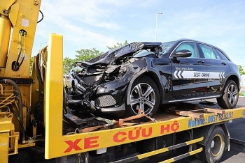 Chạy thử Mercedes-Benz, nam thanh niên gây tai nạn liên hoàn