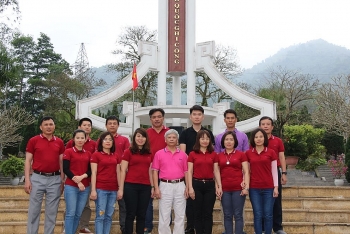 Chi bộ Tổng hợp và Chi bộ Kinh tế Kế hoạch – An toàn Môi trường về nguồn tại Hà Giang, Tuyên Quang